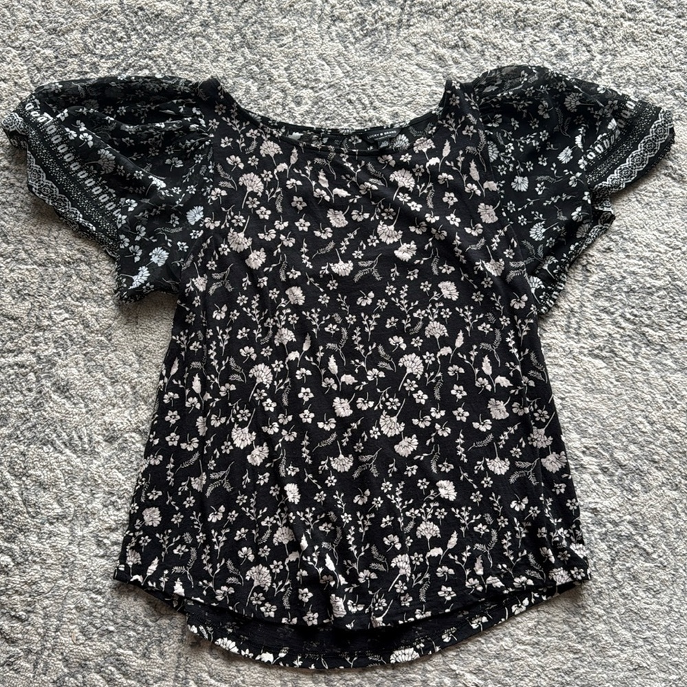⭐️Lucky Brand Black floral blouse